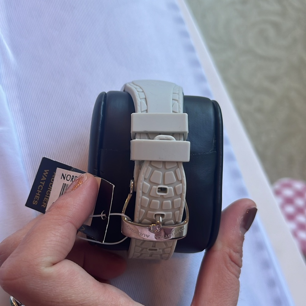 Watch - Picture 3 of 5